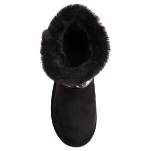 Χαμηλά μποτάκια σε απομίμηση σουέτ με μηνύματα από «μαγικές» πούλιες, σε νούμερα 28 έως 35 