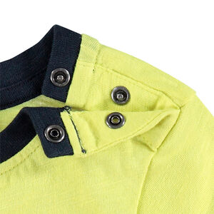 Σετ t-shirt και βερμούδα σχέδιο και κεντημένο μήνυμα 