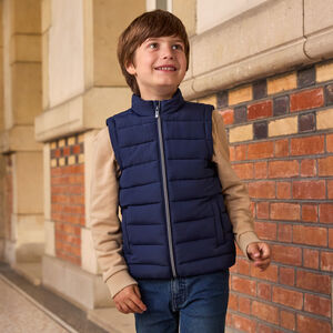 Αμάνικο καπιτονέ πάνινο μπουφάν μονόχρωμο για αγόρι 